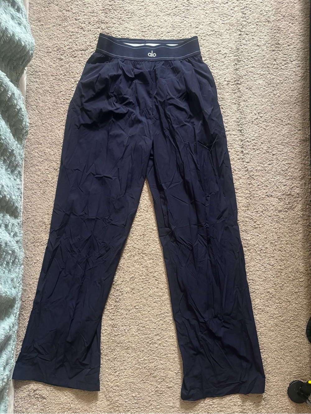ALO Yoga Women's Wide Leg Pants in Navy - Picture 2 of 2